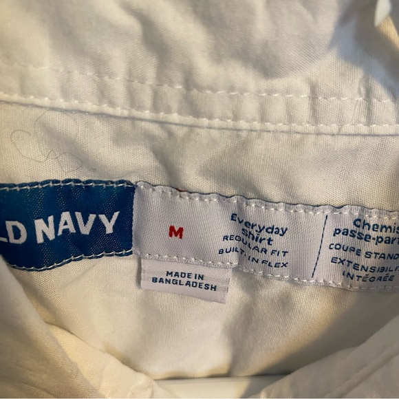 OldNavy Regular Fit Flex White Button Up Shirt in a Size M. Good condition! - Picture 2 of 3